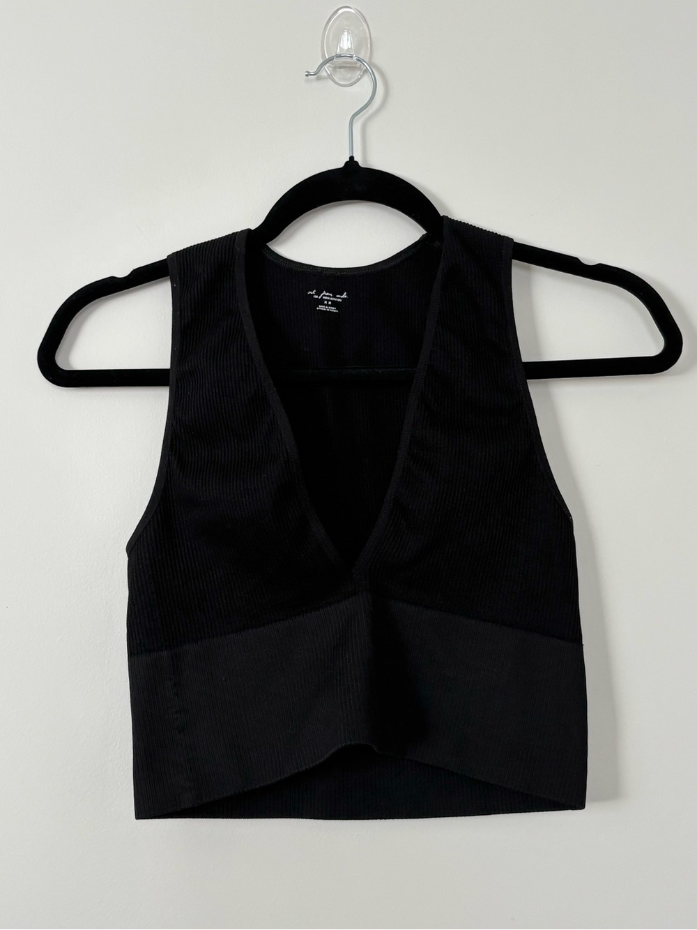 Out From Under UO Drew Seamless Plunge V Neck Crop Top Ribbed Black Size M
